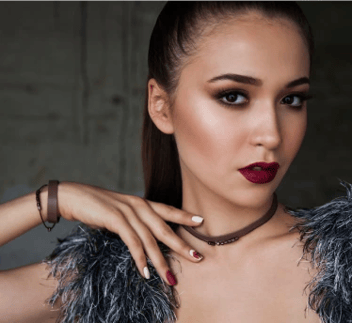 5 Super Bowl Nail Ideas to Try Now 4